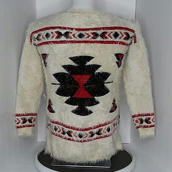 Everleigh Aztec Fuzzy high low hem Sweater size L - Picture 3 of 8